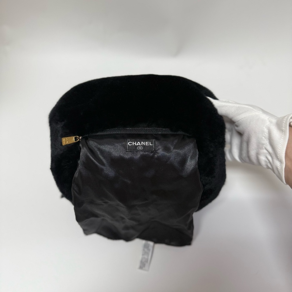 Vintage Chanel 01 Fall CC Logo Muff Black Fur Bag Black - Picture 9 of 15